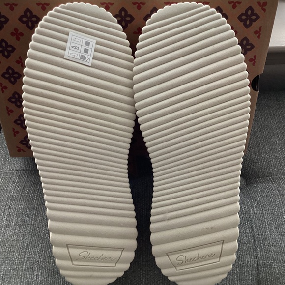 Skechers Women's Cozy Ojai Mocassin Casual Sneakers, size 9 - Picture 4 of 12